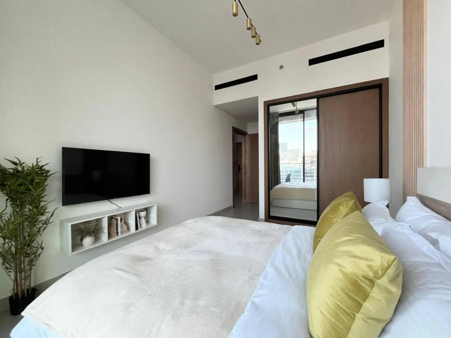 Curated Calm Elegant 1Br Stay In Jvc Dubai Apartment