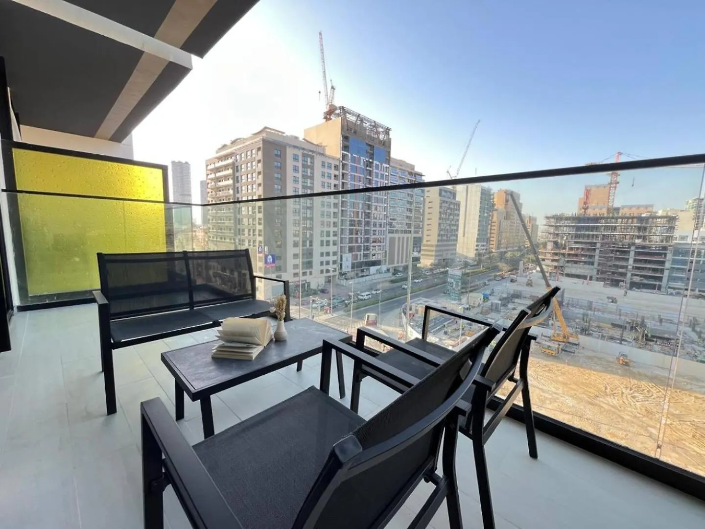 Apartment Curated Calm Elegant 1Br Stay In Jvc Dubai