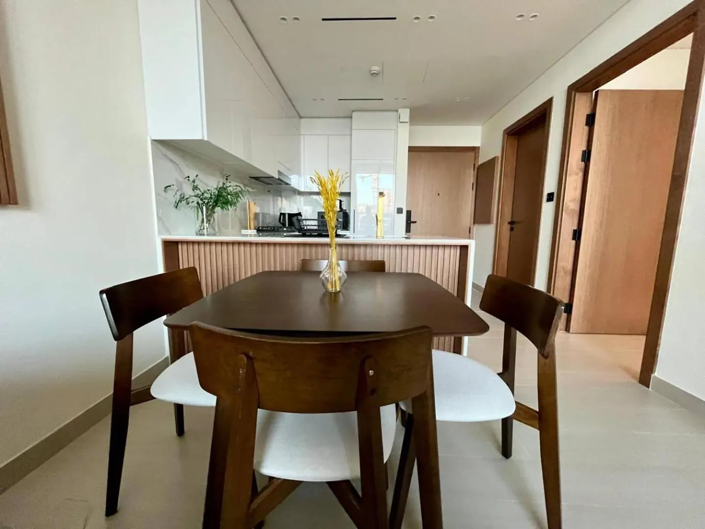 Curated Calm Elegant 1Br Stay In Jvc Dubai Apartment
