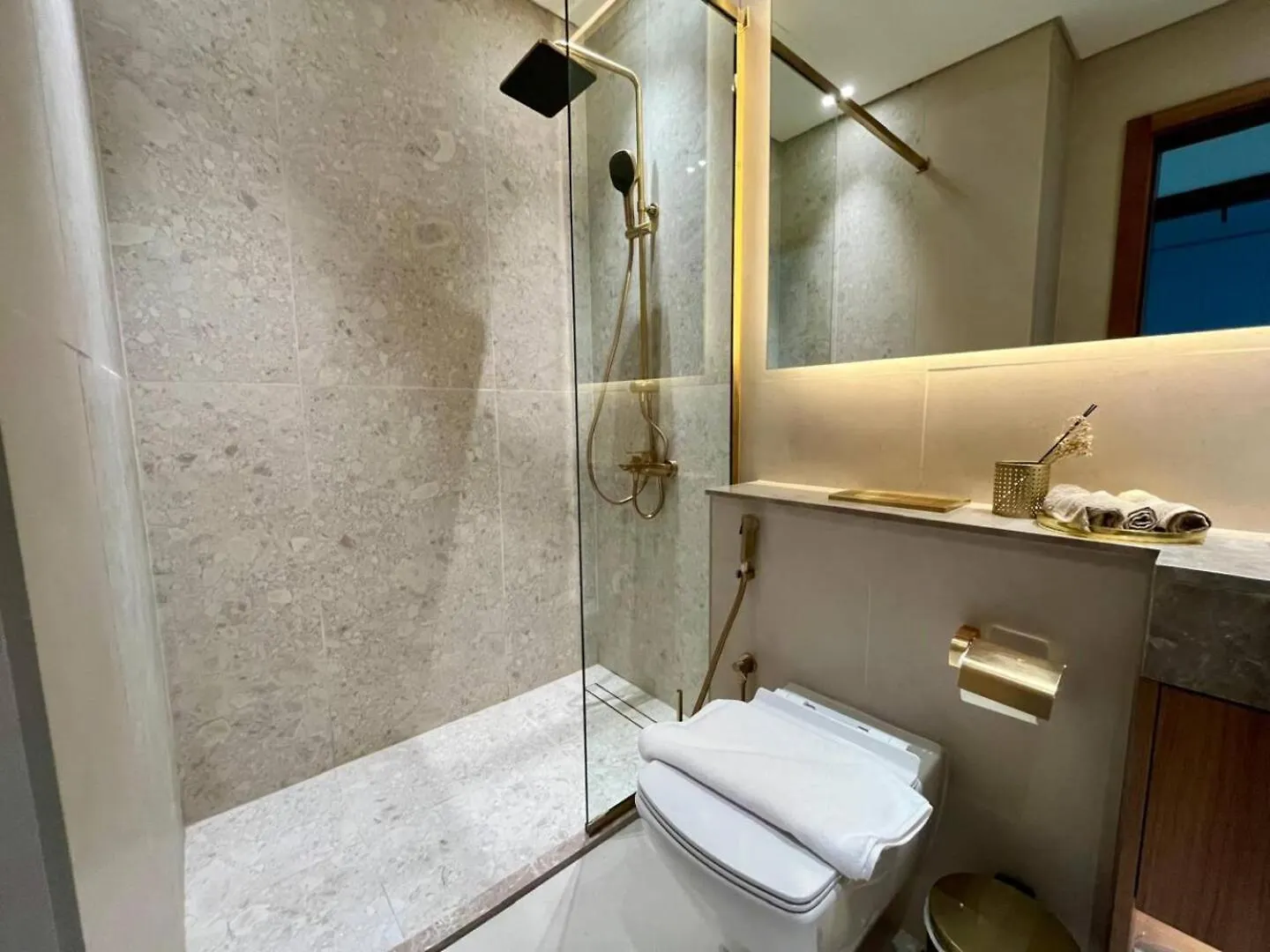 Curated Calm Elegant 1Br Stay In Jvc Dubai Apartment