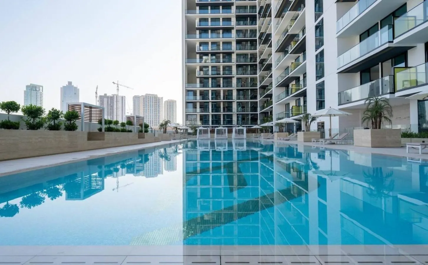Curated Calm Elegant 1Br Stay In Jvc Dubai