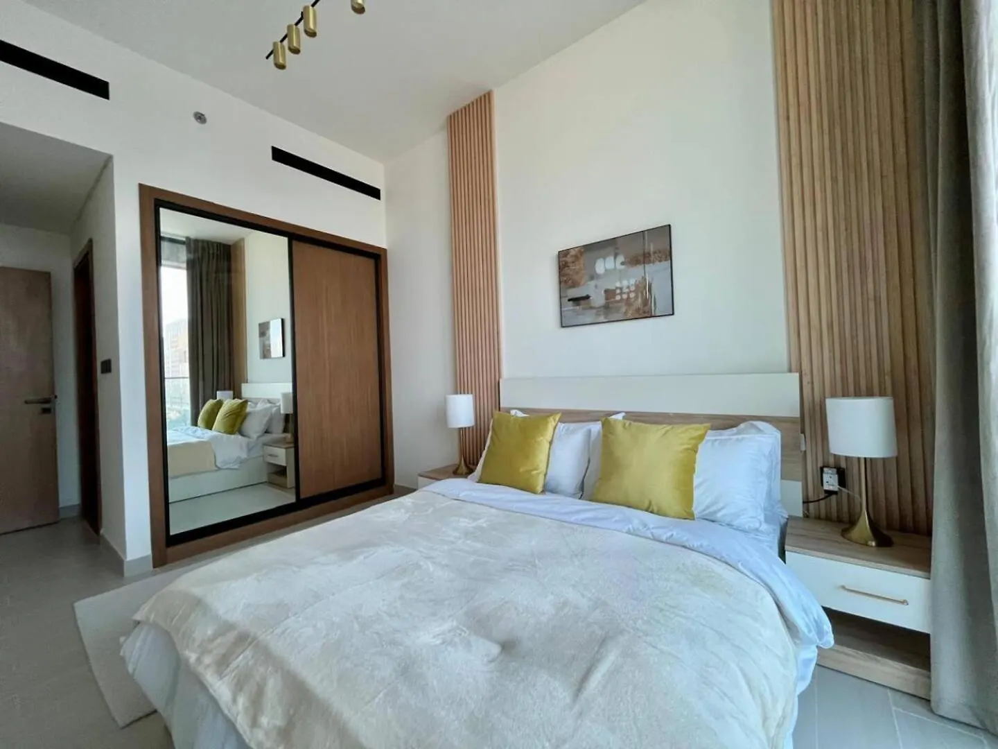 Curated Calm Elegant 1Br Stay In Jvc Dubai