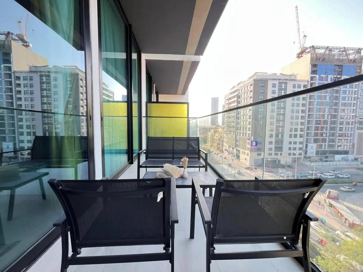 Curated Calm Elegant 1Br Stay In Jvc Dubai 0*,